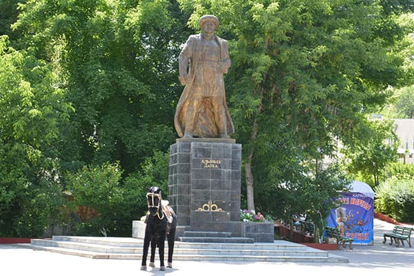 イメージ：古都オシュ スライマン-ト―聖山（キルギス共和国）4