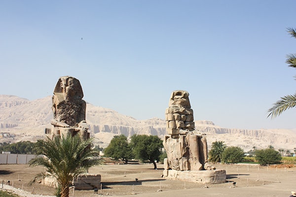 イメージ:メムノンの巨像