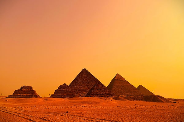 イメージ:ギザの3大ピラミッド5