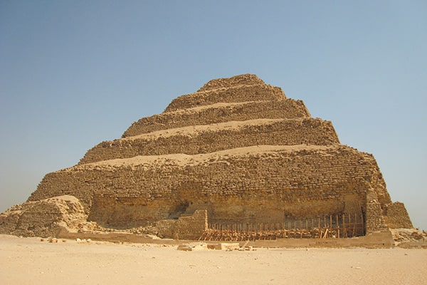 イメージ:サッカーラの階段ピラミッド(初期)