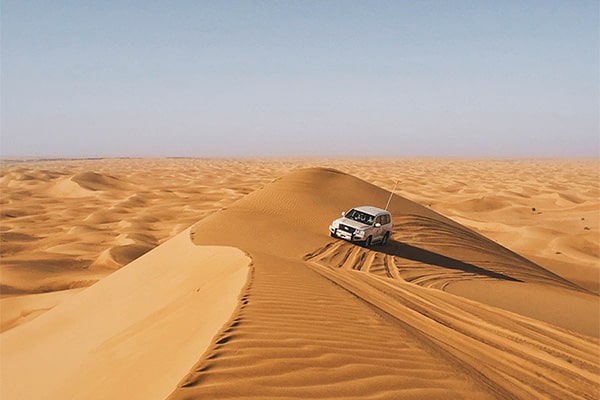 エミレーツ航空プレミアムエコノミークラス利用 砂漠のテントロッジアル・マムーム・ドームズ＆ジュメイラ・マルサ・アル・アラブに滞在 プラチナデザートサファリを楽しむ充実のドバイ6日間