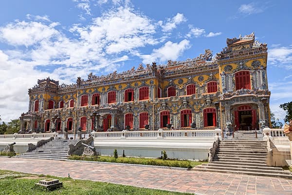 ベトナム航空ビジネスクラス利用 デラックスホテルに滞在 ベトナム3都市世界遺産紀行5日間 ＝ホイアン・フエ・ダナン＝
