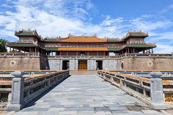 ベトナム航空ビジネスクラス利用 ラグジュアリーホテルに滞在 ベトナム3都市世界遺産紀行5日間 ＝ホイアン・フエ・ダナン＝