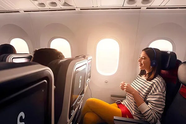 イメージ：快適な空の旅をお届けするエコノミークラス6