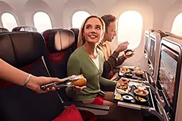 イメージ：快適な空の旅をお届けするエコノミークラス4