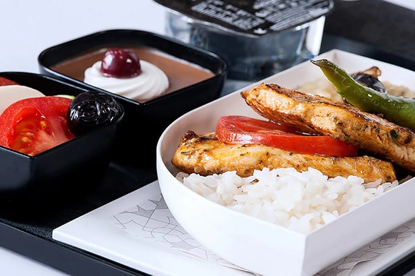 イメージ：快適な空の旅をお届けするエコノミークラス5