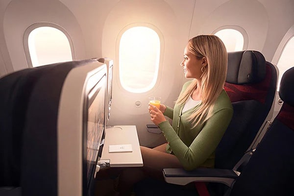 イメージ：快適な空の旅をお届けするエコノミークラス1