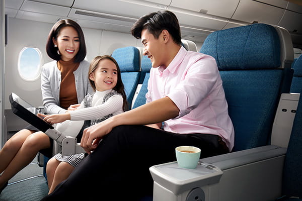 イメージ：快適な空の旅をお届けするプレミアムエコノミークラス2