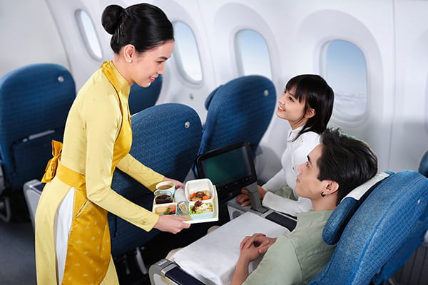 イメージ：快適な空の旅をお届けするプレミアムエコノミークラス6