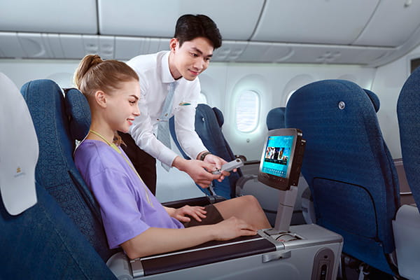 イメージ：快適な空の旅をお届けするプレミアムエコノミークラス4