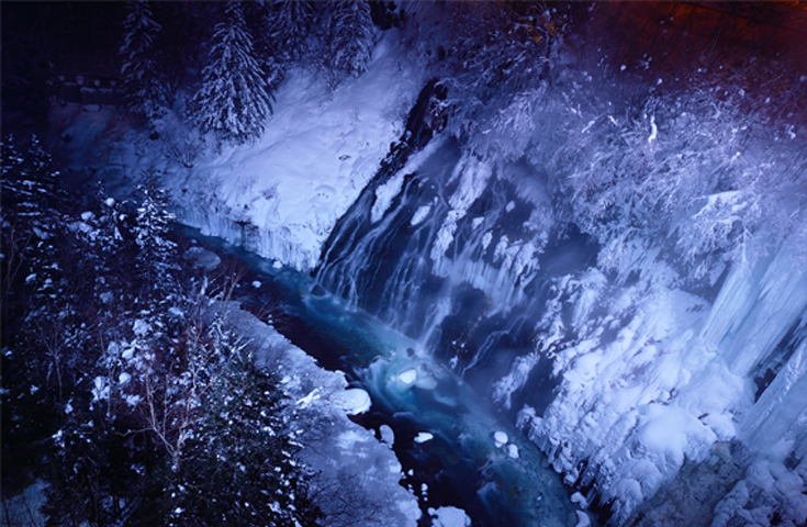 隠れた冬の絶景スポット 名勝「白ひげの滝」も！