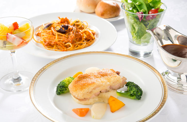 千葉とく旅 横浜発 ランチ付で大満足 大人気の鴨川シーワールドをたっぷり4時間満喫 マザー牧場 の夏の夜空を彩る打ち上げ花火 サマーナイトファームで夕涼み