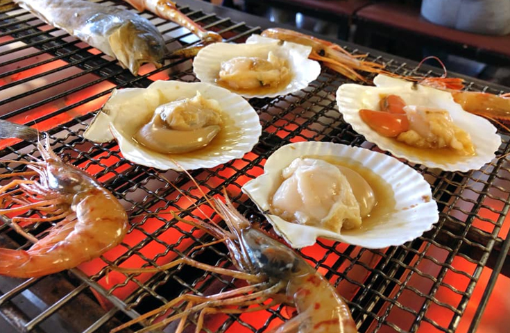 マルカイチ水産で海鮮炉端焼きを食す