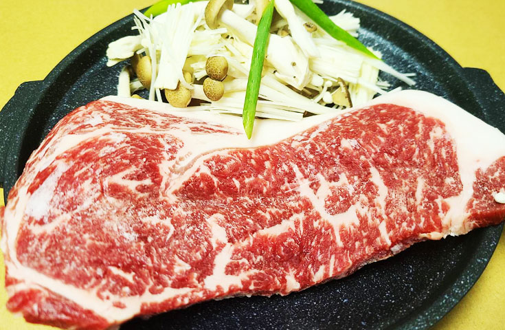 <GoToトラベル対象プラン>【ご自宅発着】産直「甲州ワインビーフ」ステーキランチをご堪能あれ!弊社ハイヤーツアー限定の絶景スポット【天空の鳥居】や大人気の【御殿場プレミアム・アウトレット】&【時之栖イルミネーション】を巡る冬の大満足ツアー