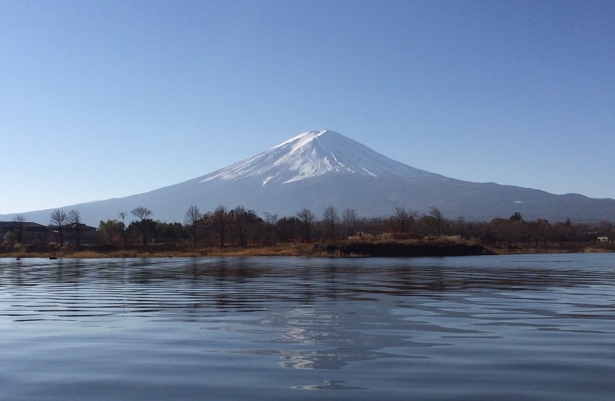 新宿発 在日華人応援 日本一の高さを誇る 富士山 国の天然記念物 忍野八海 富士五湖ひとつの 河口湖 と日本を代表するショッピングリゾート 御殿場 アウトレット 中国語添乗員が同行致します