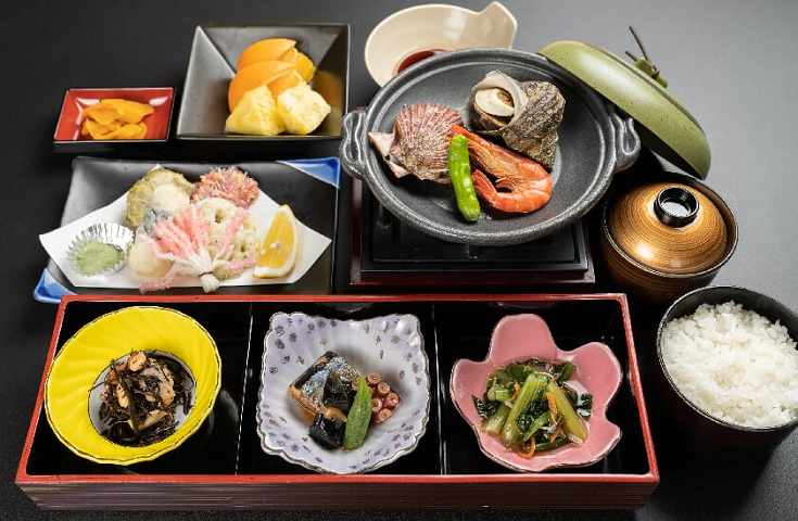 <GoToトラベル対象プラン>【大阪発】絶品!海鮮陶板焼定食のご昼食付【伊勢神宮&猿田彦神社】Wご利益!ゆっくり散策ツアー