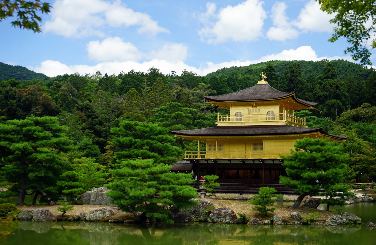 名古屋発 京都いいとこどり 清水寺 嵐山 金閣寺 と濃厚な宇治抹茶 嵐山ラスク のお土産付き お昼食は嵐山 湯豆腐と京野菜つみれ鍋膳をご堪能をしてください