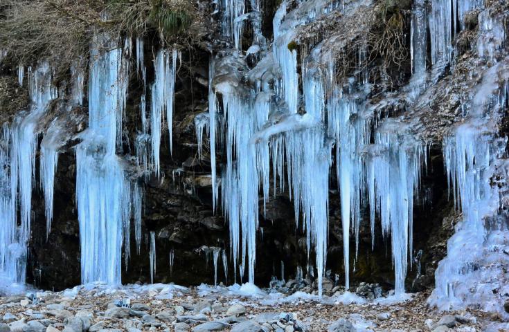 2名様から催行保証 幻想的な冬の絶景 三十槌の氷柱 と あしがくぼの氷柱 と三峯神社