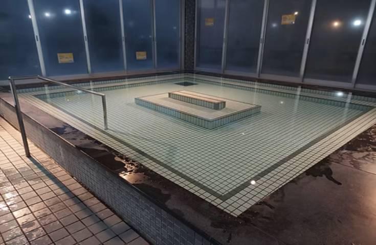 富士山によって育まれた天然の湧水を使用しております。