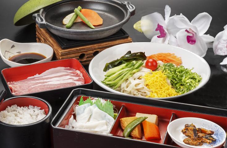 特産富士桜ポーク陶板焼き膳（昼食イメージ）