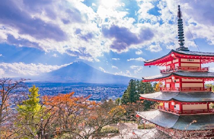 新倉山浅間公園から五重塔と富士山のコラボレーションを