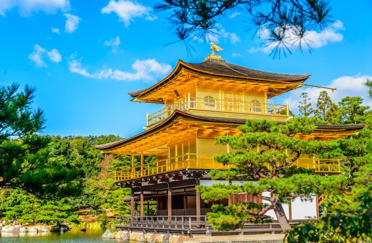 京都、北山文化の象徴「金閣寺」