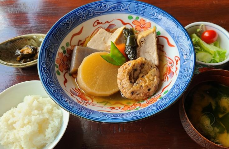 World heritage set meal (Gokayamadofu oden) which is recommended to vegetarian