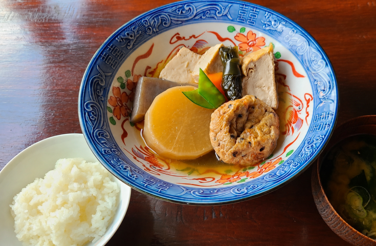 ベジタリアンにもおすすめの世界遺産定食(五箇山豆腐おでん)