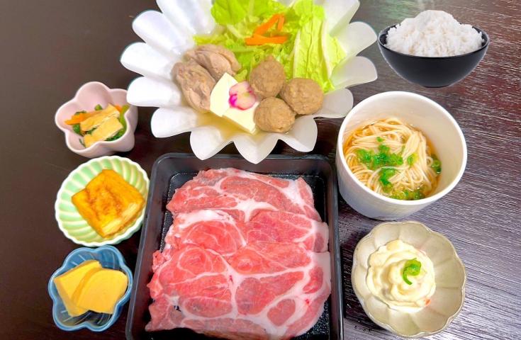 京都豚肉豆腐料理のセットメニューをお召し上がりください。