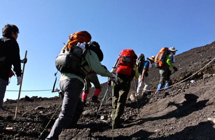 富士山のプロ「専門山岳ガイド」と富士登山