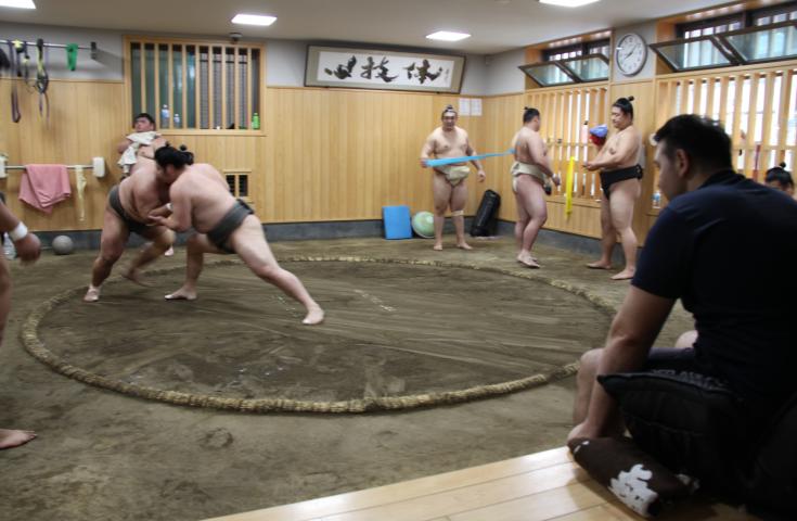 大迫力のぶつかり稽古