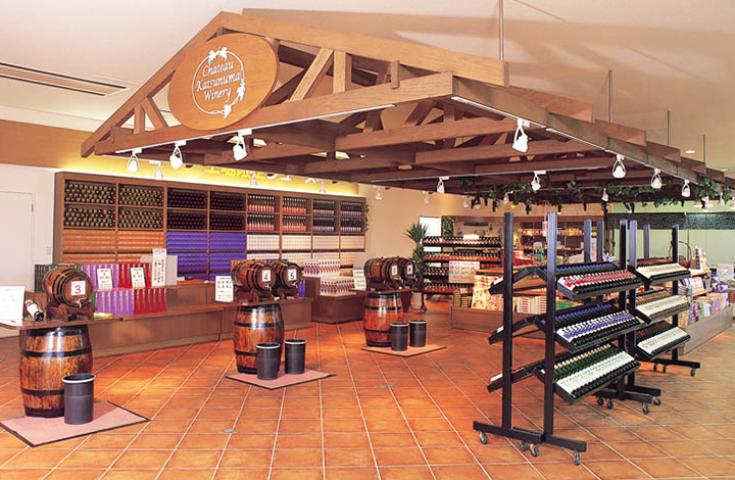 店内ではワインの試飲も楽しめます。