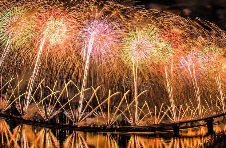 天地を焦がす、圧倒的なスケール。想像を超える感動。