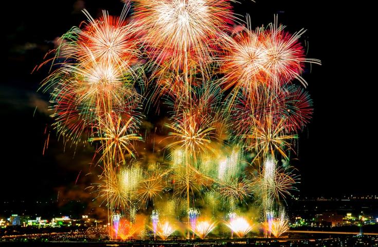 夏の夜を彩る、記憶の風景。