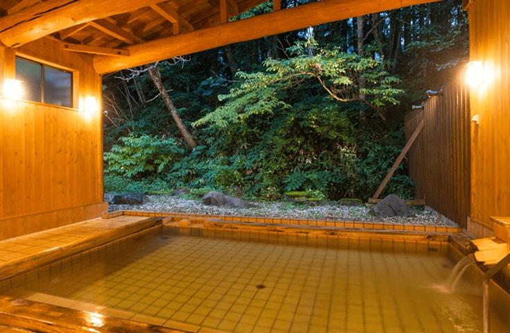 満天の星空を眺めながらの源泉100％の温泉もご堪能いただけます。